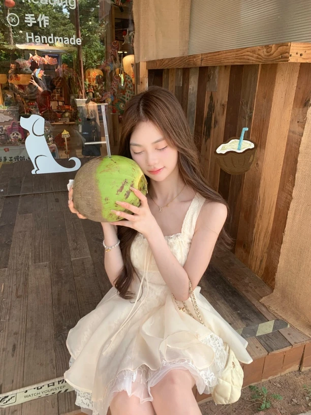 法式甜美减龄蕾丝公主裙花边抽褶显瘦蓬蓬裙