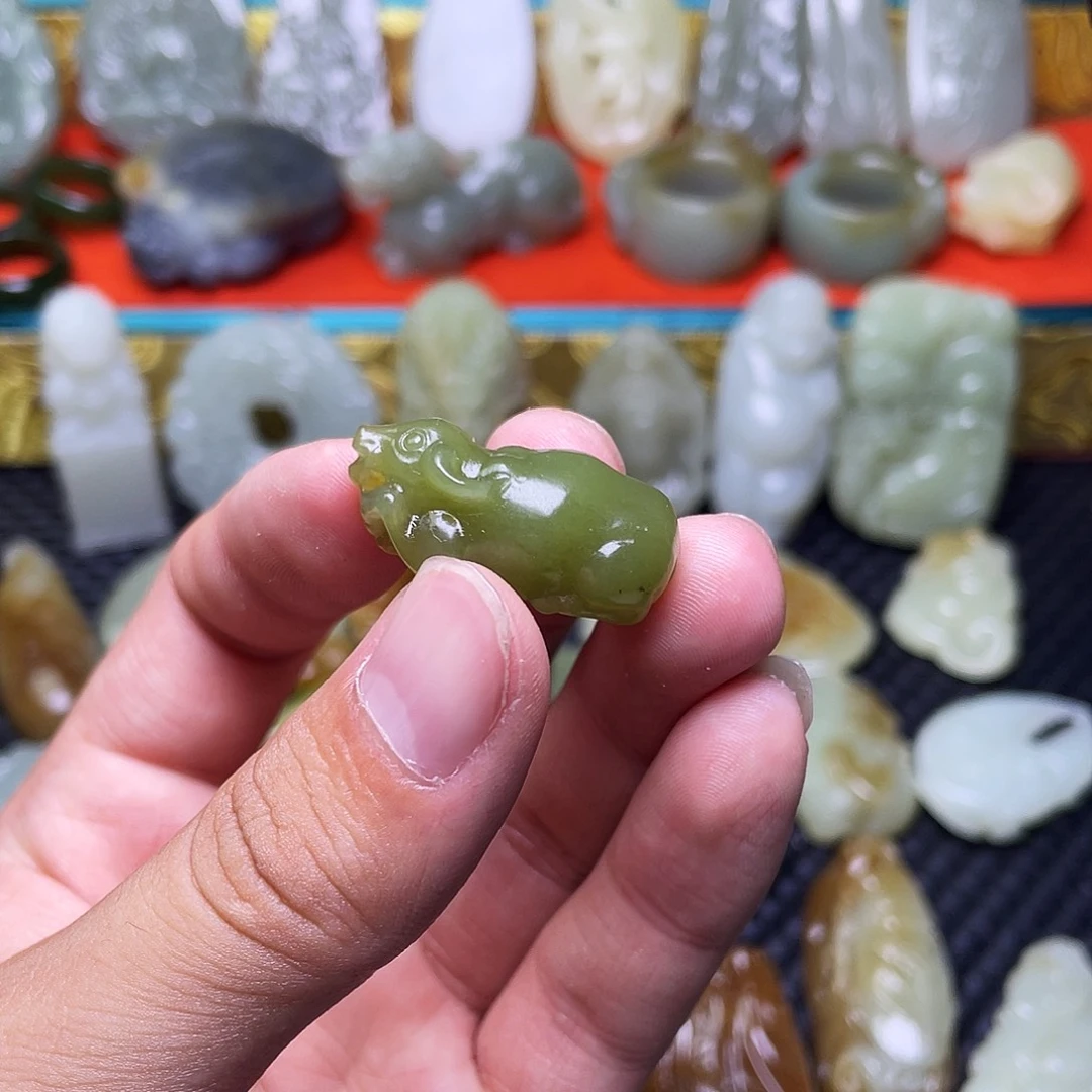 财****颈饰未镶嵌和田玉