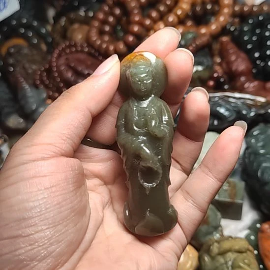 未镶嵌岫岩河磨玉（透闪石质玉）挂件