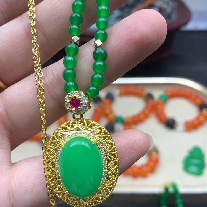 翡翠未镶嵌颈饰吊坠