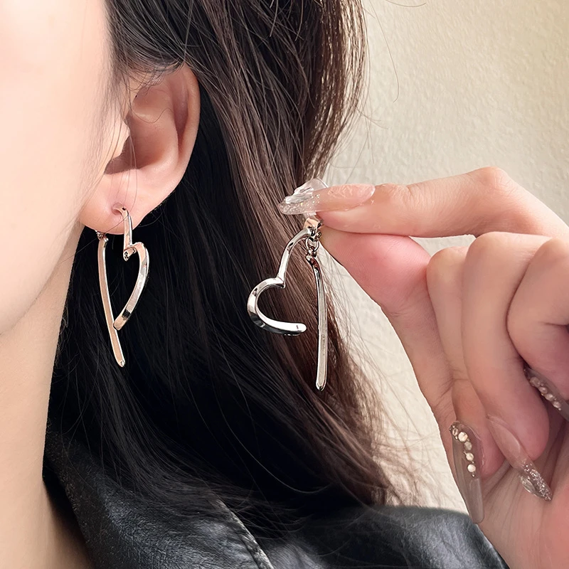 欧美爱心耳环女新款简约小众设计高级感个性耳钉夸张耳饰后挂式女
