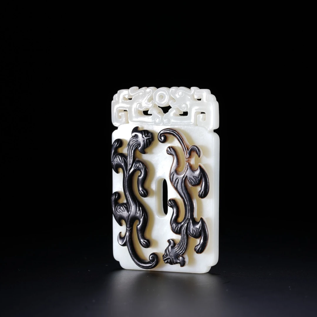 HTY6-21和田白玉巧雕留皮螭龙佩【玉石拍卖】