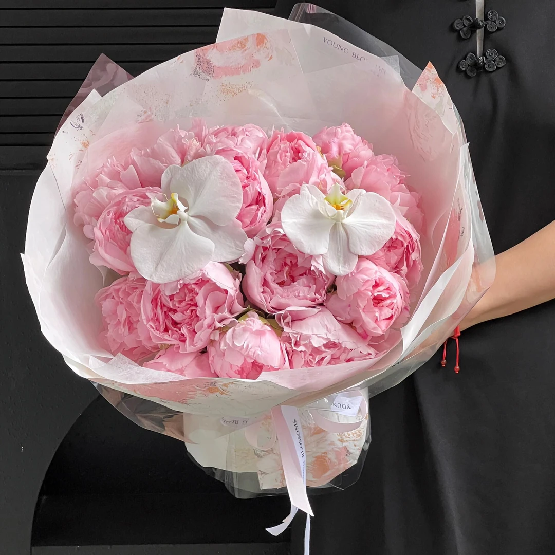 「繁花似锦］11支芍药搭配白兰花束