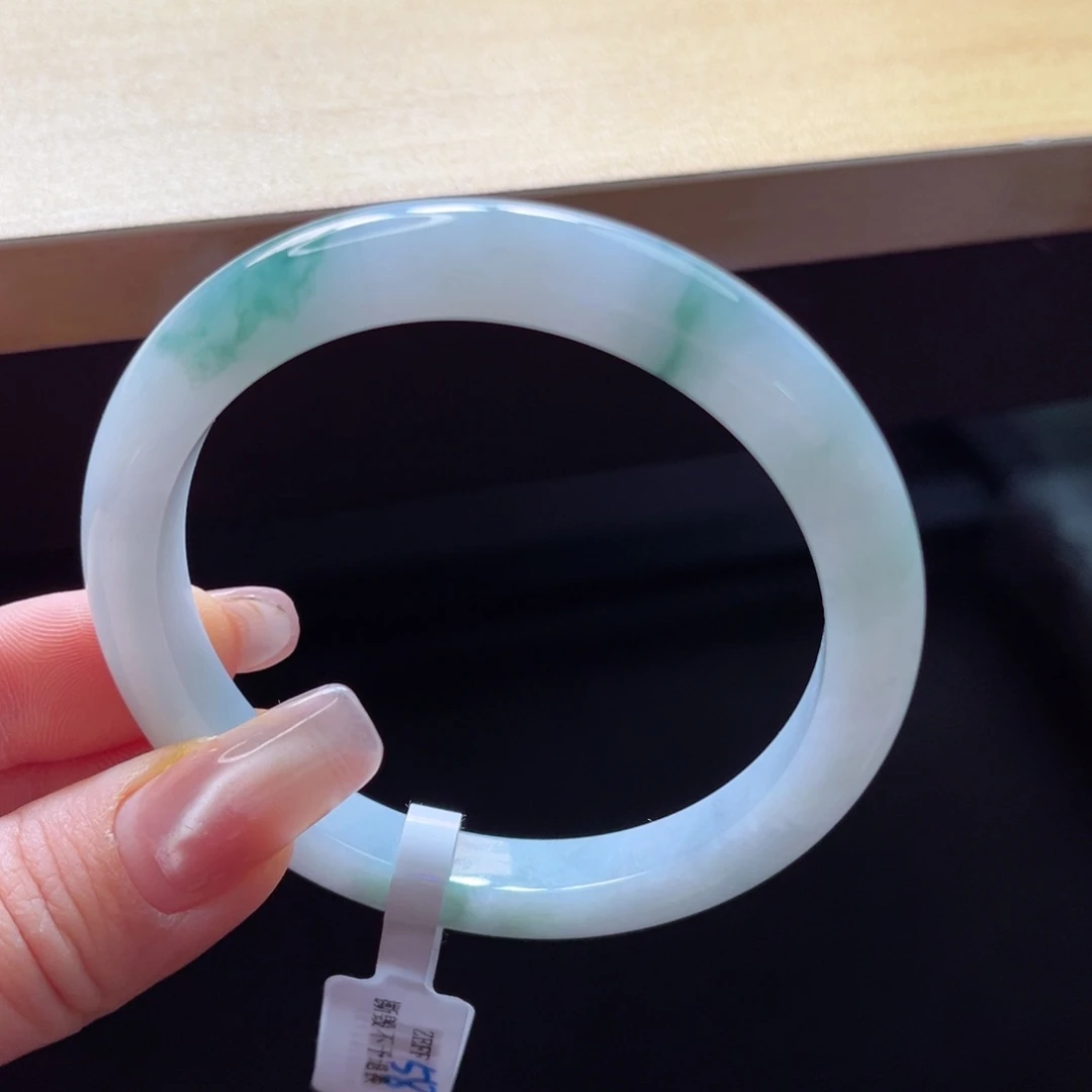 翡翠手镯未镶嵌手镯