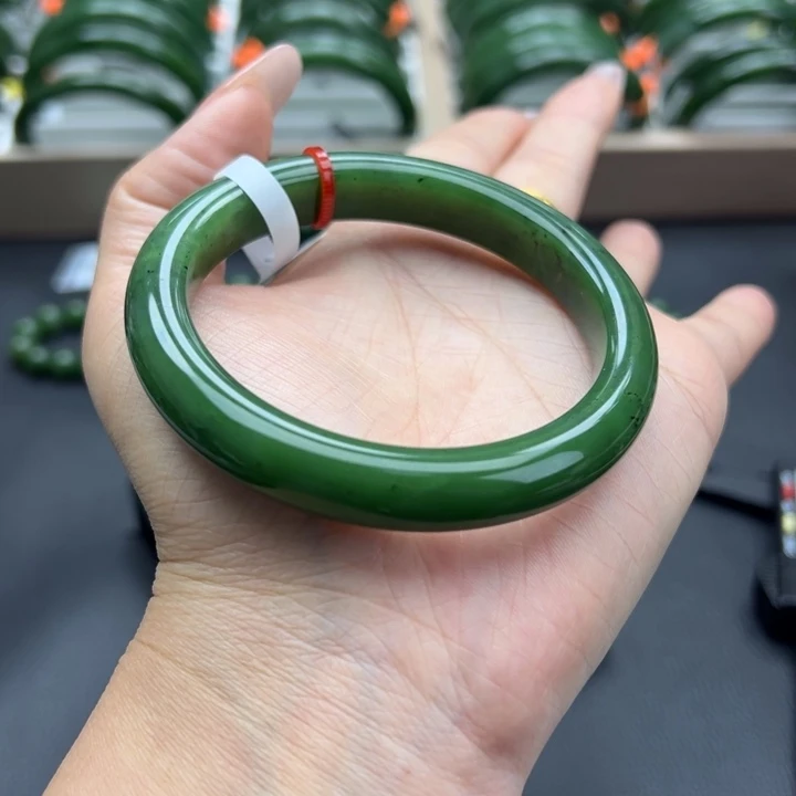 蛐***8和田玉（碧玉）未镶嵌手镯