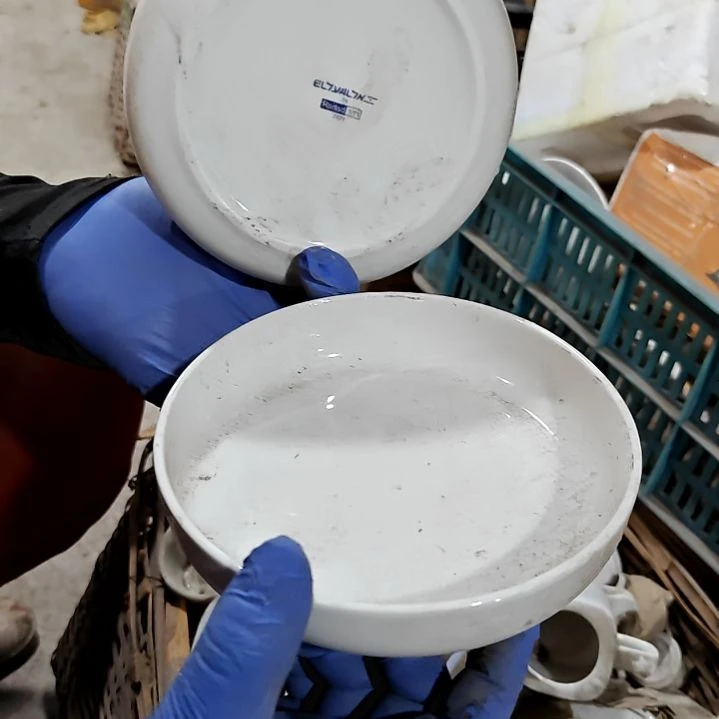 摆件盘子碗茶壶啥都有