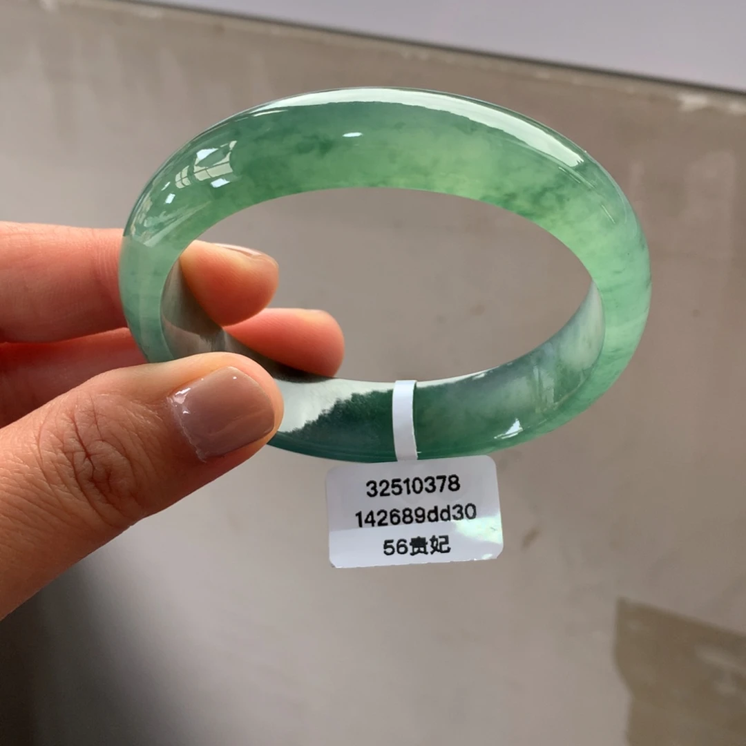 翡翠未镶嵌手镯冰绿花起光无纹裂【强推】