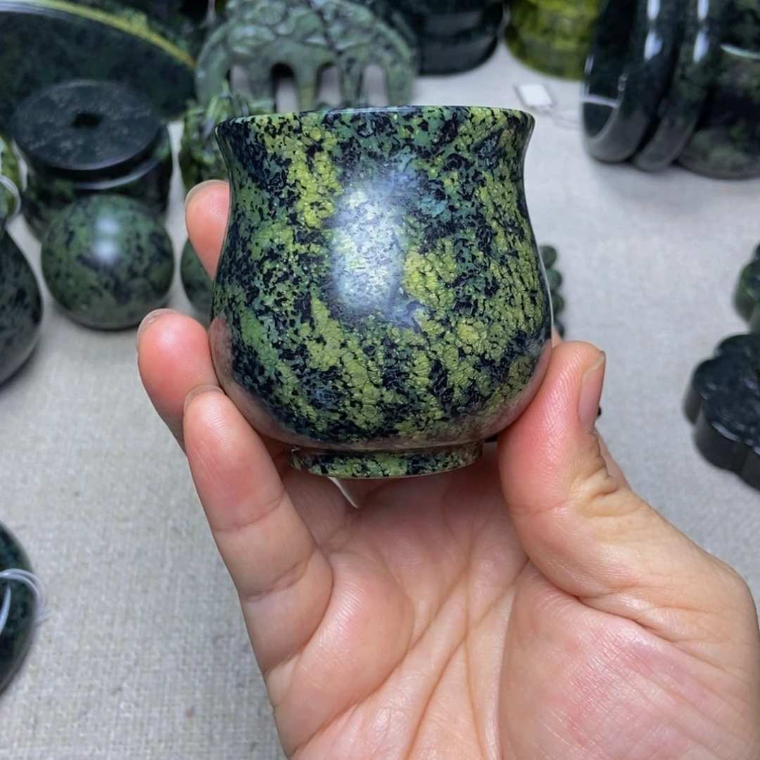 蛇纹石玉主人杯未镶嵌大***光
