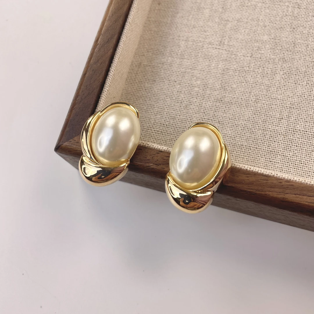 铜合金耳饰  气质白色轻奢时尚复古法式中古耳钉