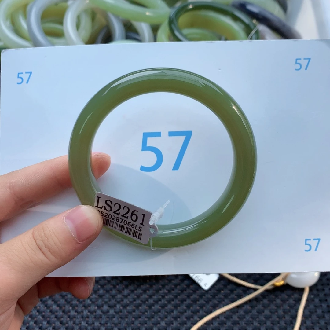 ****J和田玉手镯未镶嵌