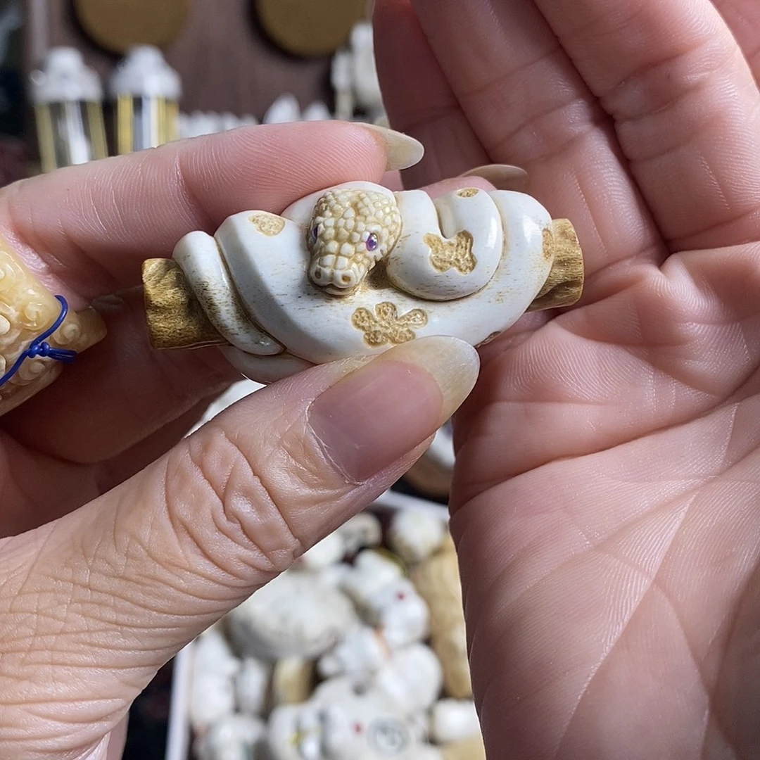 鹿骨把件17号蛇盘财不退换