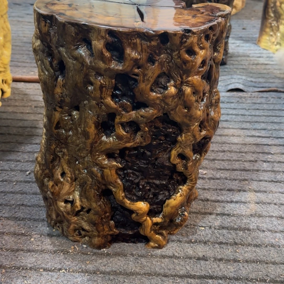 台***哥龙纹鸡心枣木手工艺品