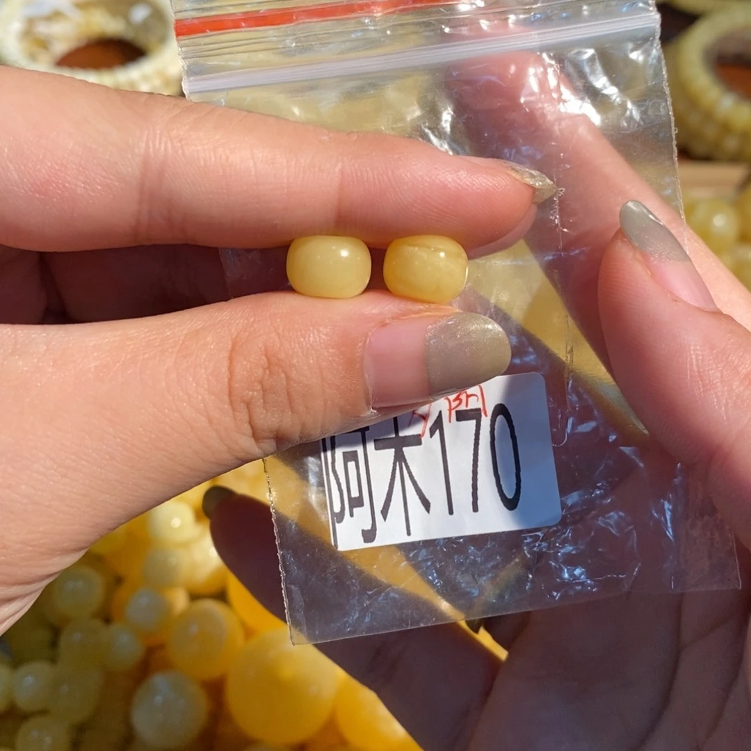 未镶嵌琥珀珠宝奇石170