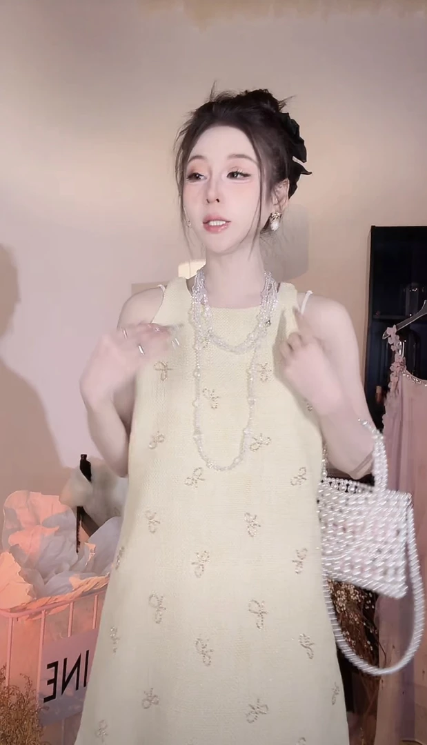 【崔】L0179法式小香风黄色高级感蝴蝶无袖休闲裙子