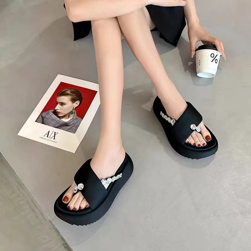 C7765 黑色  夏季时尚圆头2025新款厚底露趾凉拖鞋