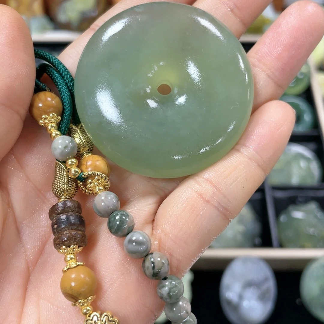 蛇纹石玉颈饰未镶嵌