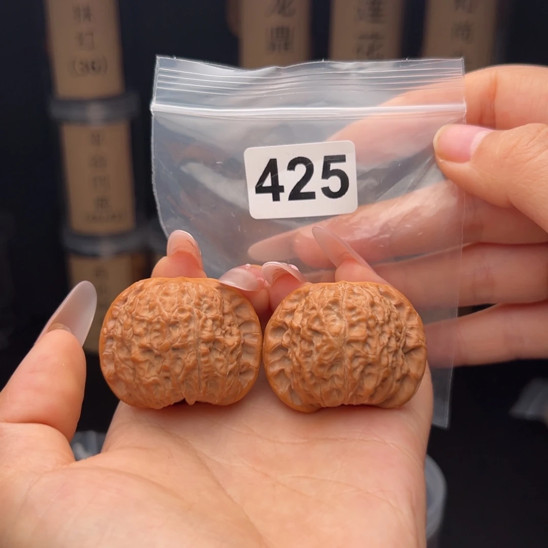 ****南文玩核桃吊坠血麒麟