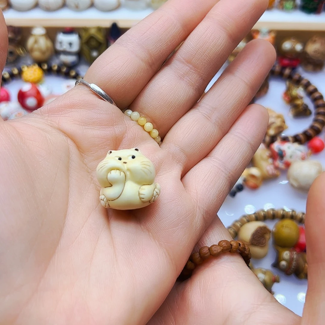 鹿骨摆件手工打磨