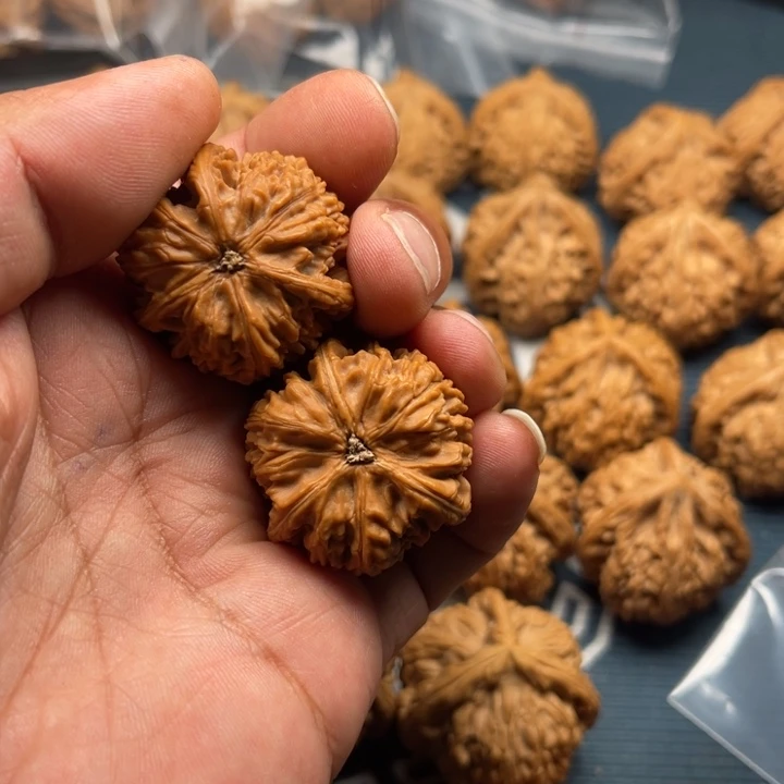 文玩核桃吊坠。**。三棱