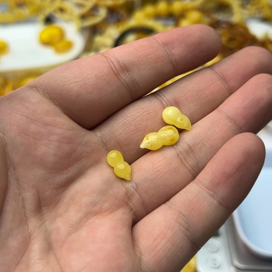 琥珀未镶嵌裸石0.85克