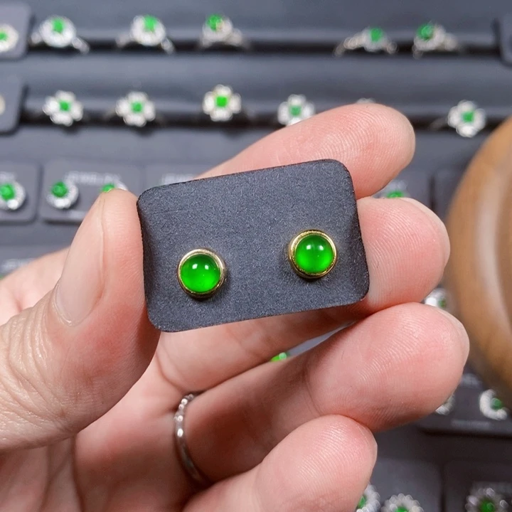 听***7翡翠未镶嵌耳饰天然翡翠款式多人