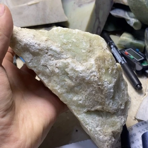 透闪石质玉未镶嵌珠宝半成品
