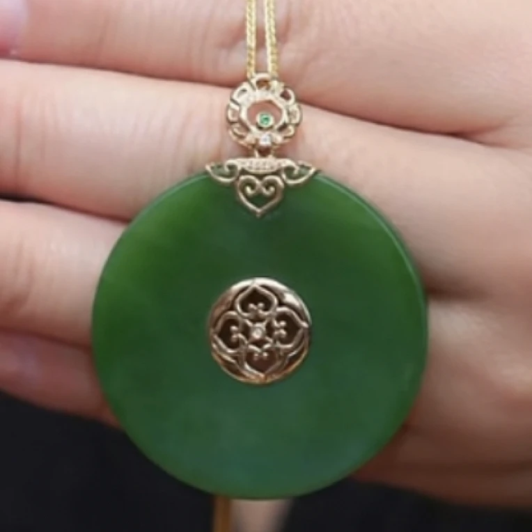 18K金镶嵌精品天然碧玉吊坠