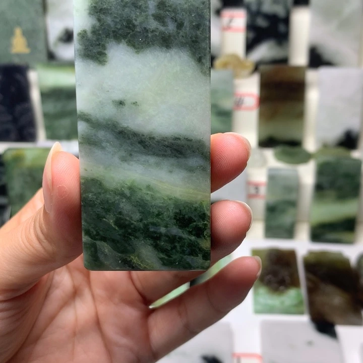 双***虹独山玉未镶嵌颈饰