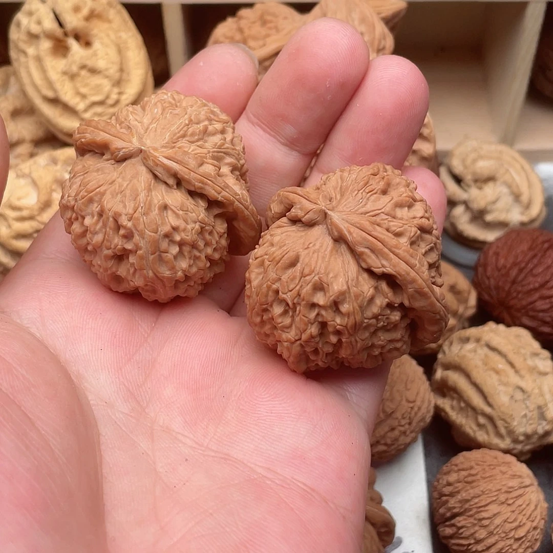 文玩核桃吊坠手****跑白狮子