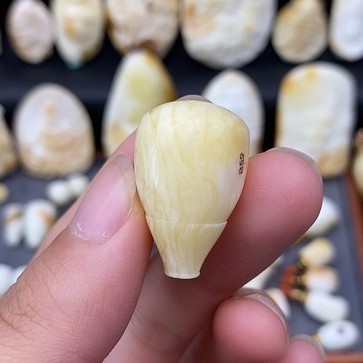 未镶嵌琥珀裸石15三通b59