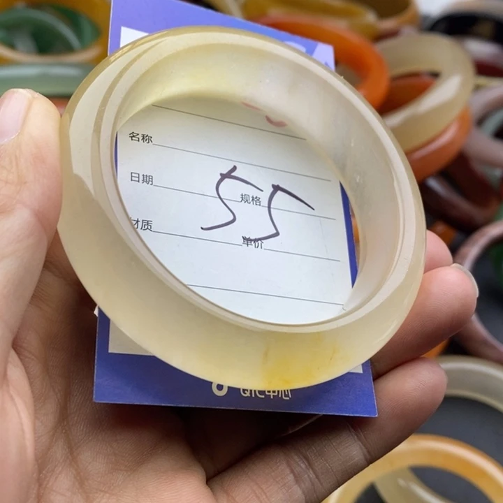 未镶嵌手镯石英质玉