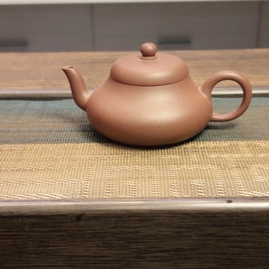 紫砂茶壶黄龙山原矿底槽清半手工瑕（160 cc）