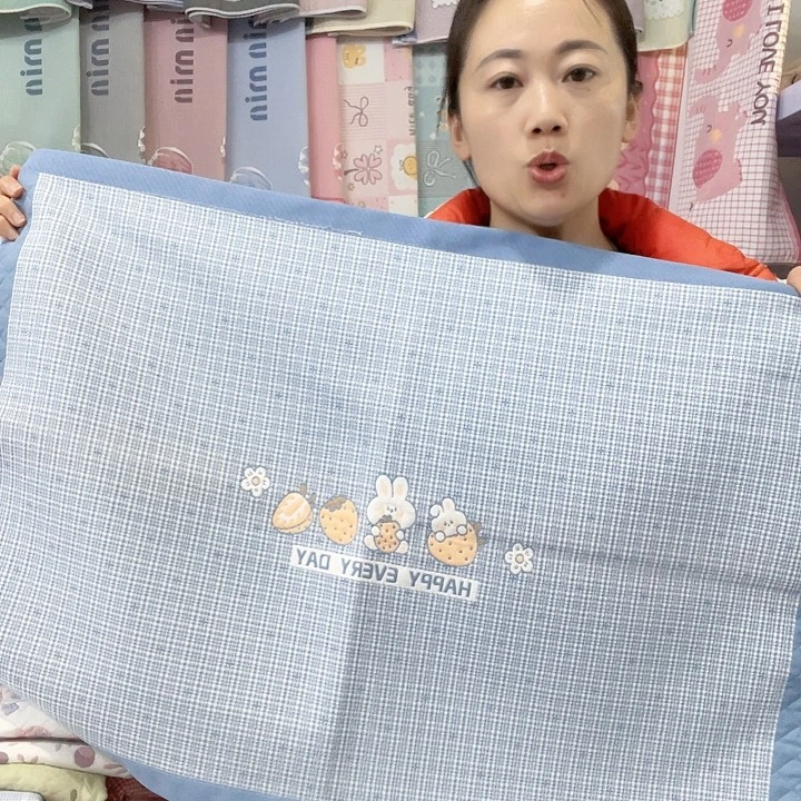 棉纱布特价蓝色草莓兔