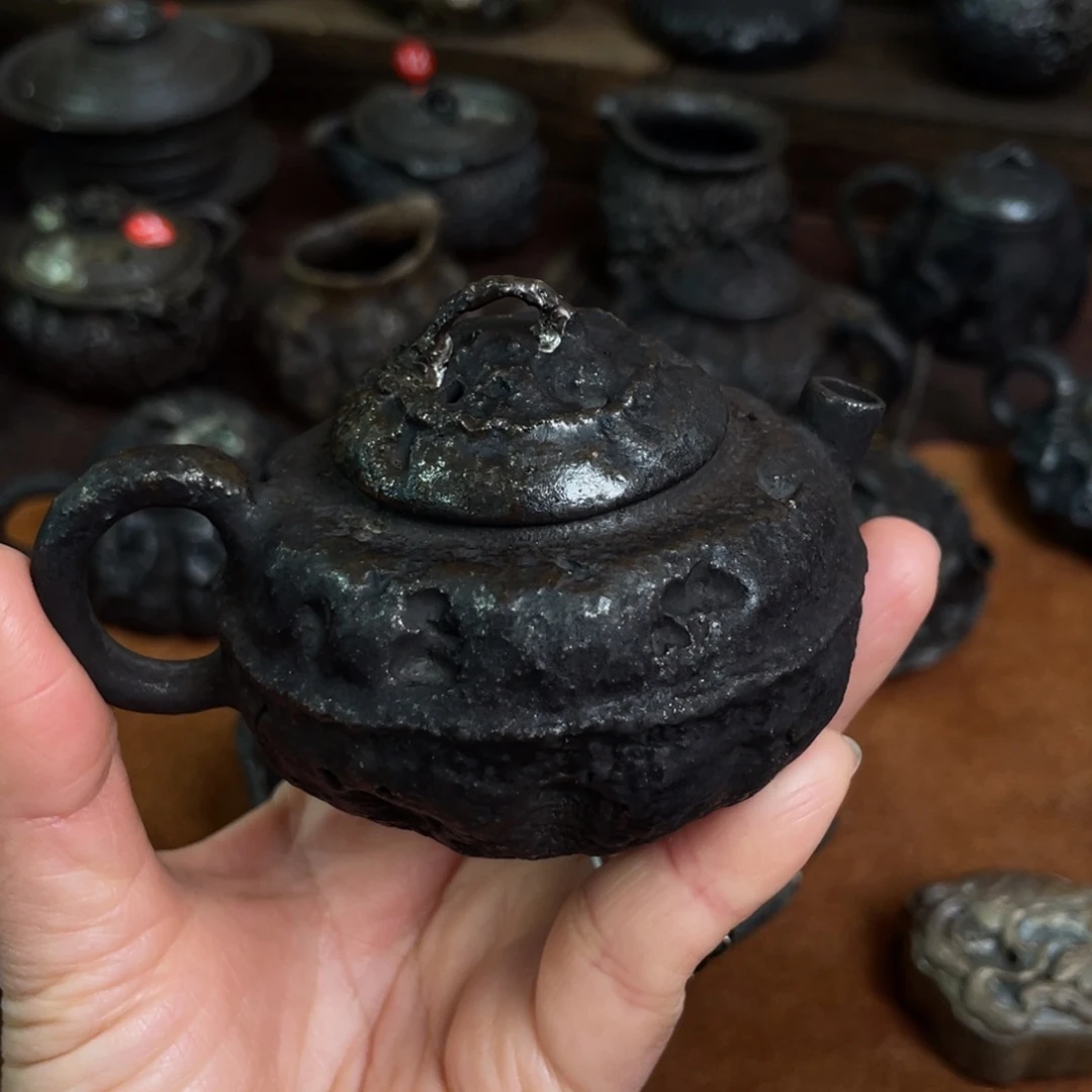 壶手捏炭黑色柴烧茶器
