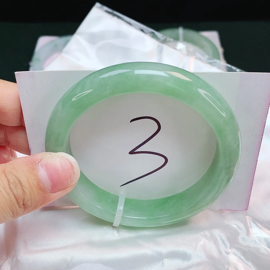 翡翠未镶嵌手镯正圈56.6