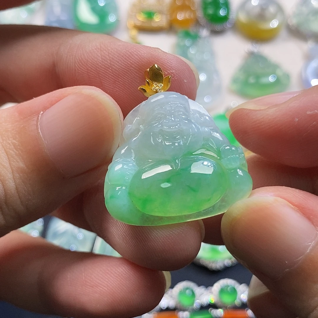 翡翠18K金镶嵌颈饰翡翠