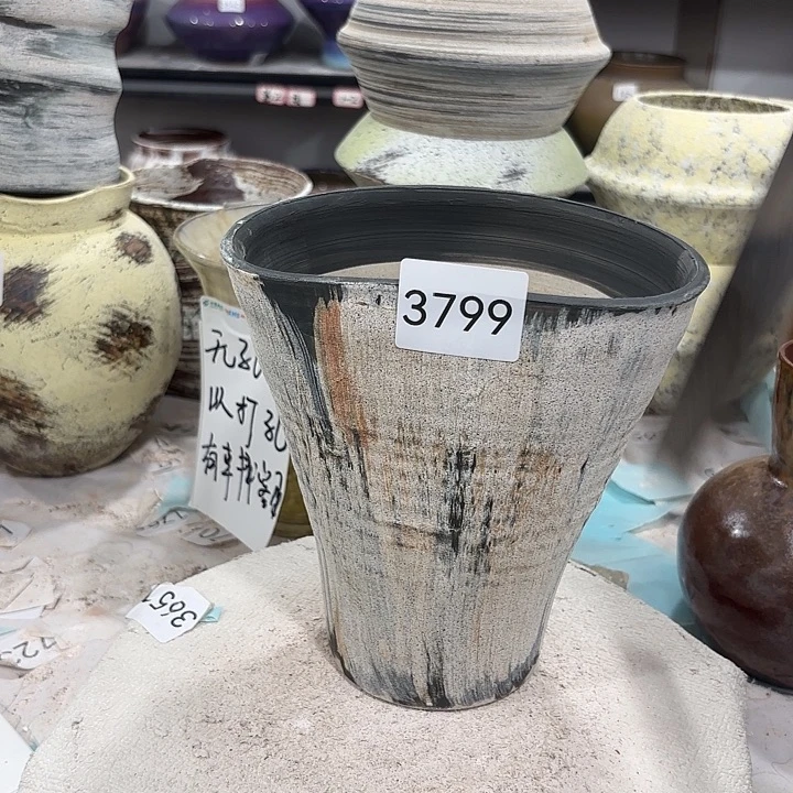 摆件高18，口16，有孔3799，