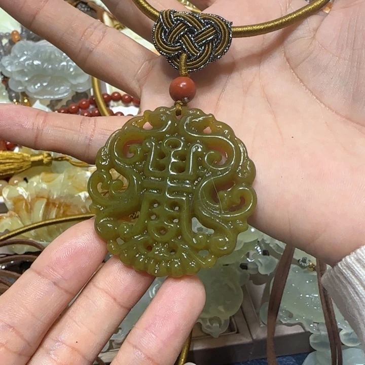 蛇纹石玉吊坠未镶嵌