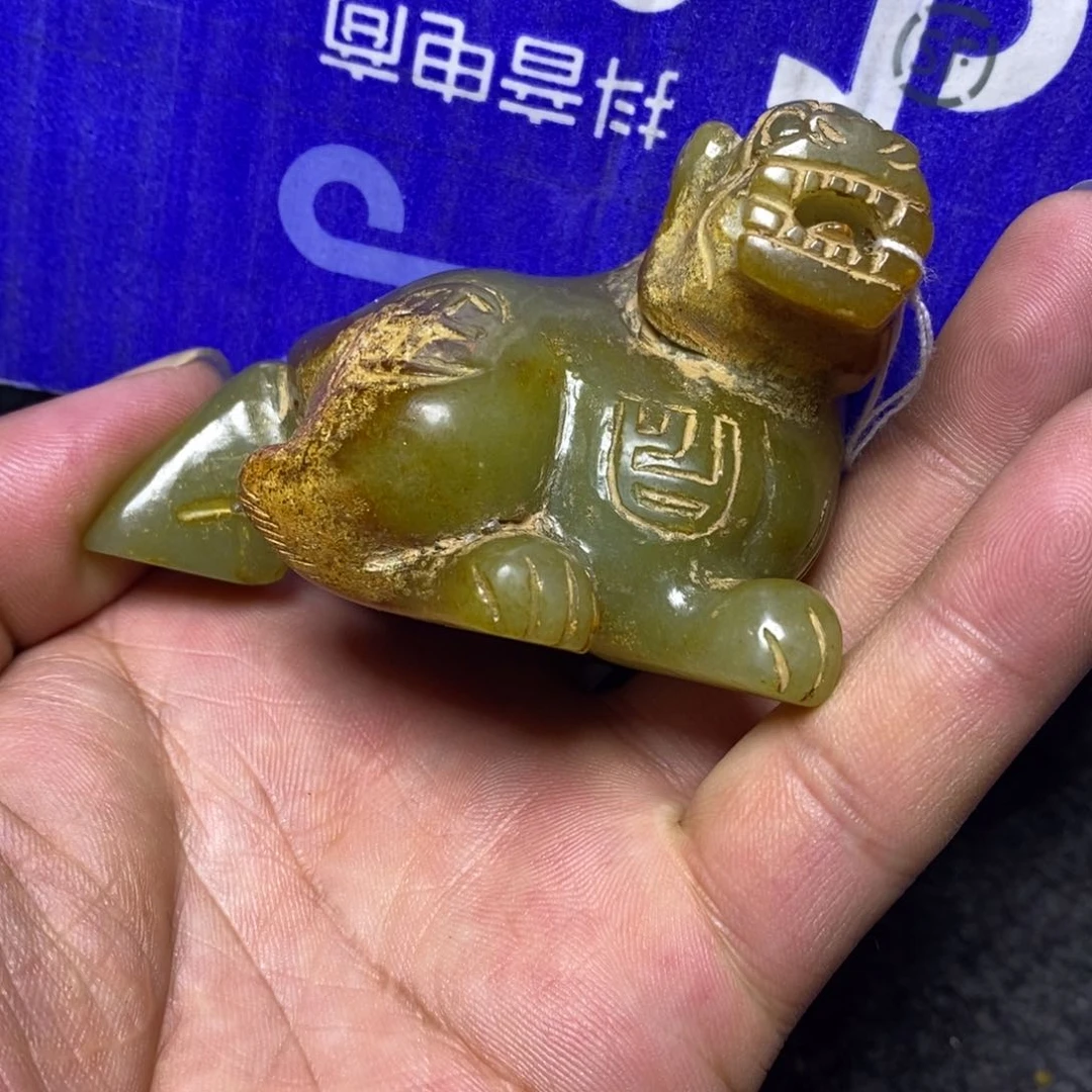 和田玉未镶嵌把件不*松