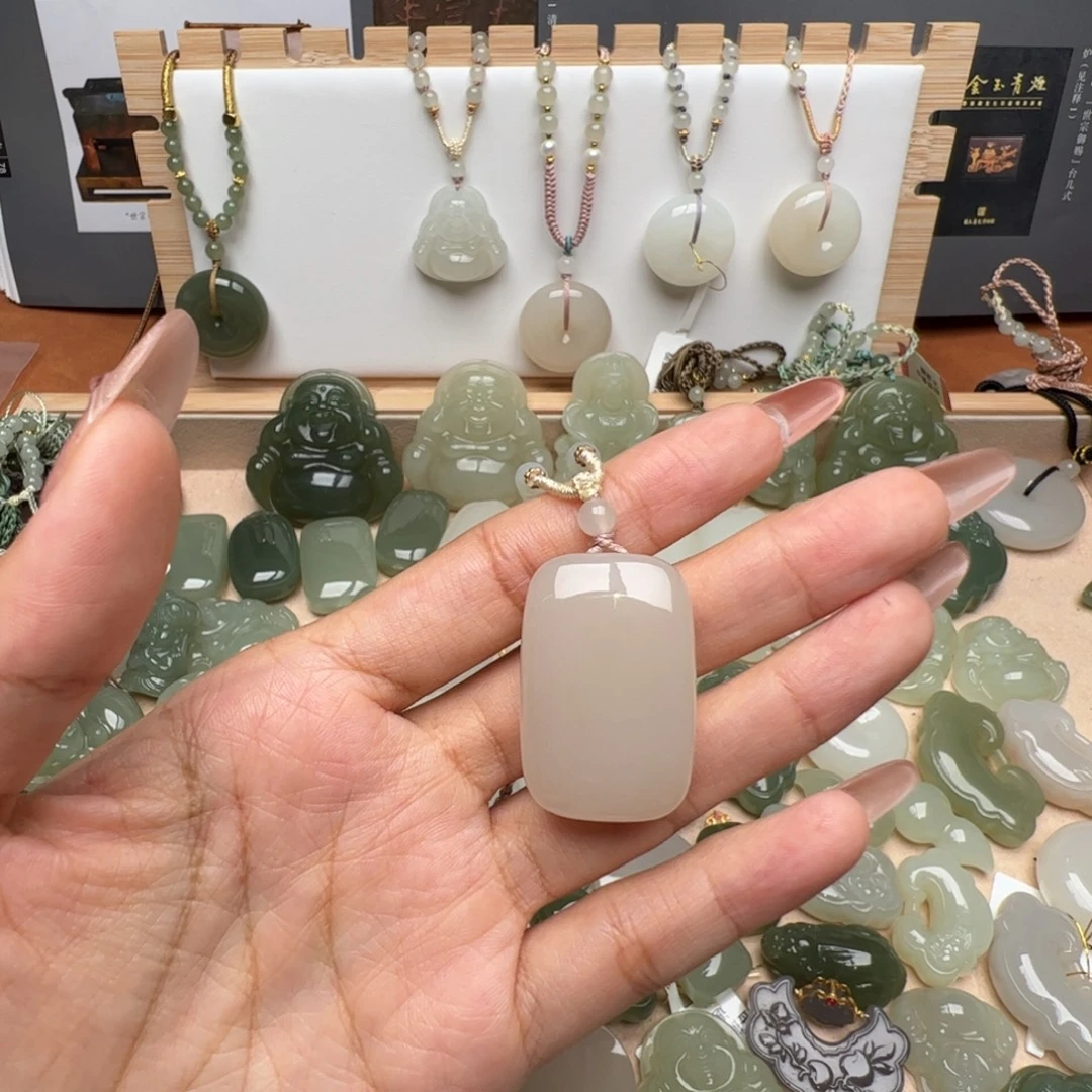 和田玉未镶嵌颈饰