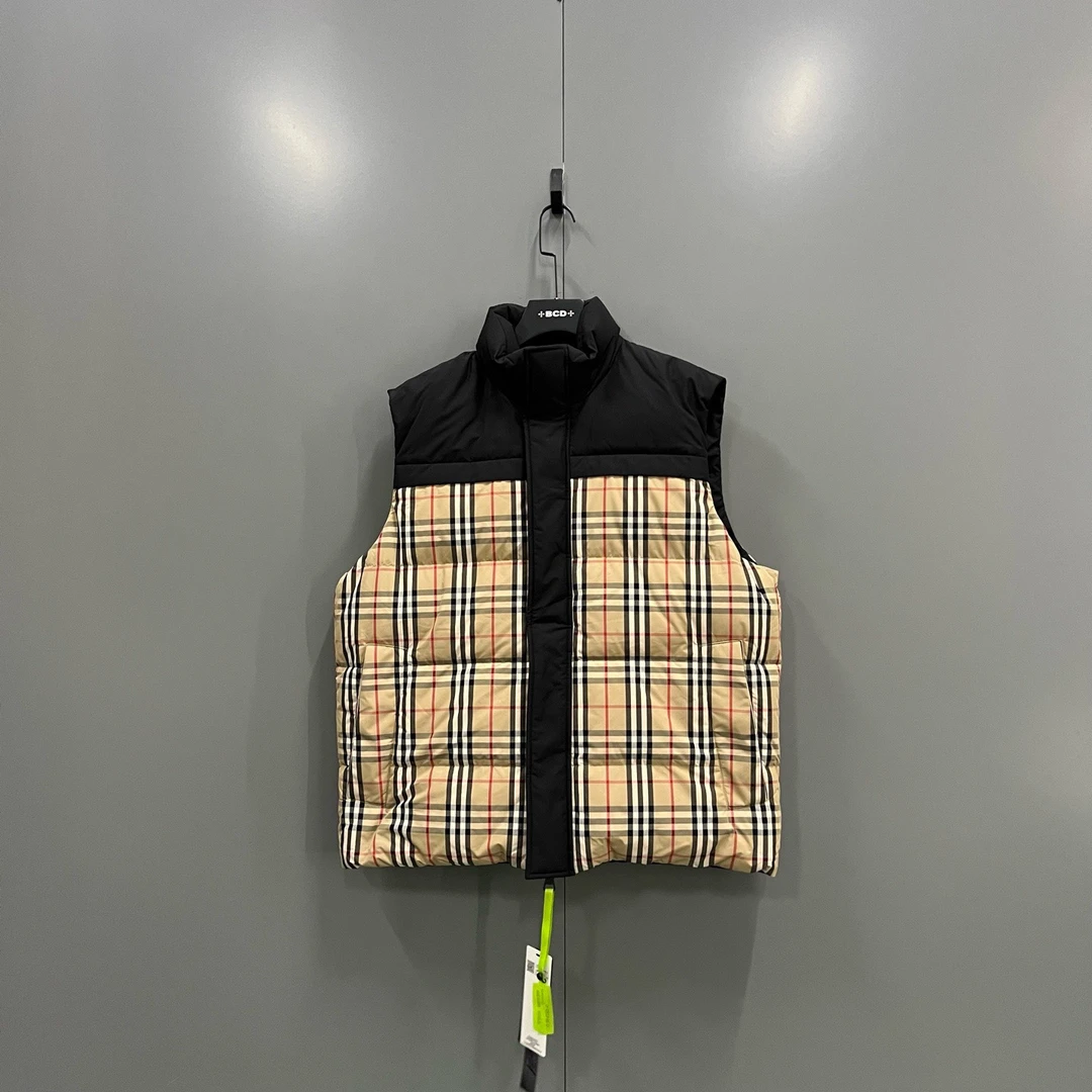 未使用 BURBERRY/博柏利 c68 经典格纹双面羽绒马甲 M码 607075