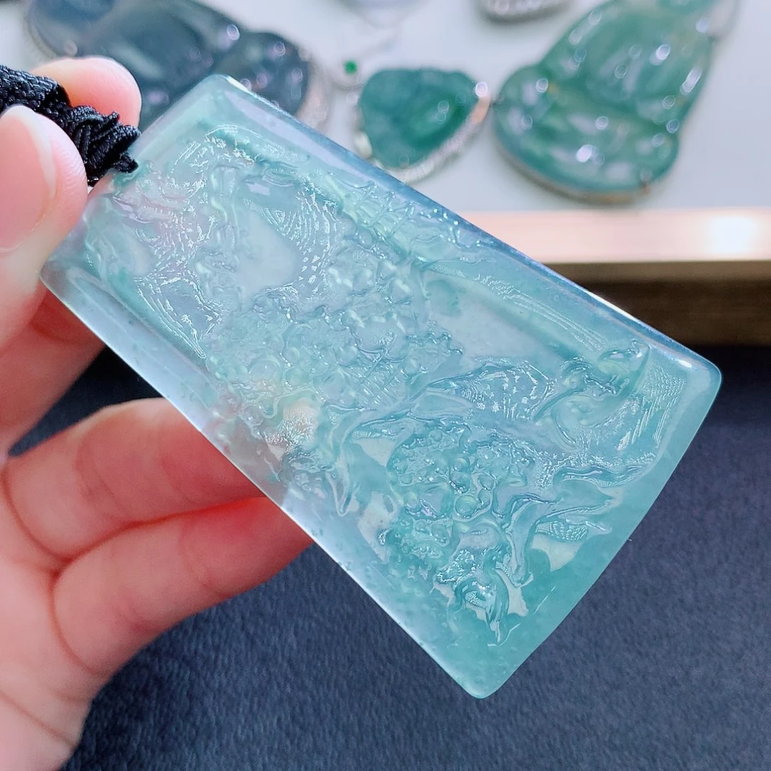 翡翠挂件未镶嵌翡翠