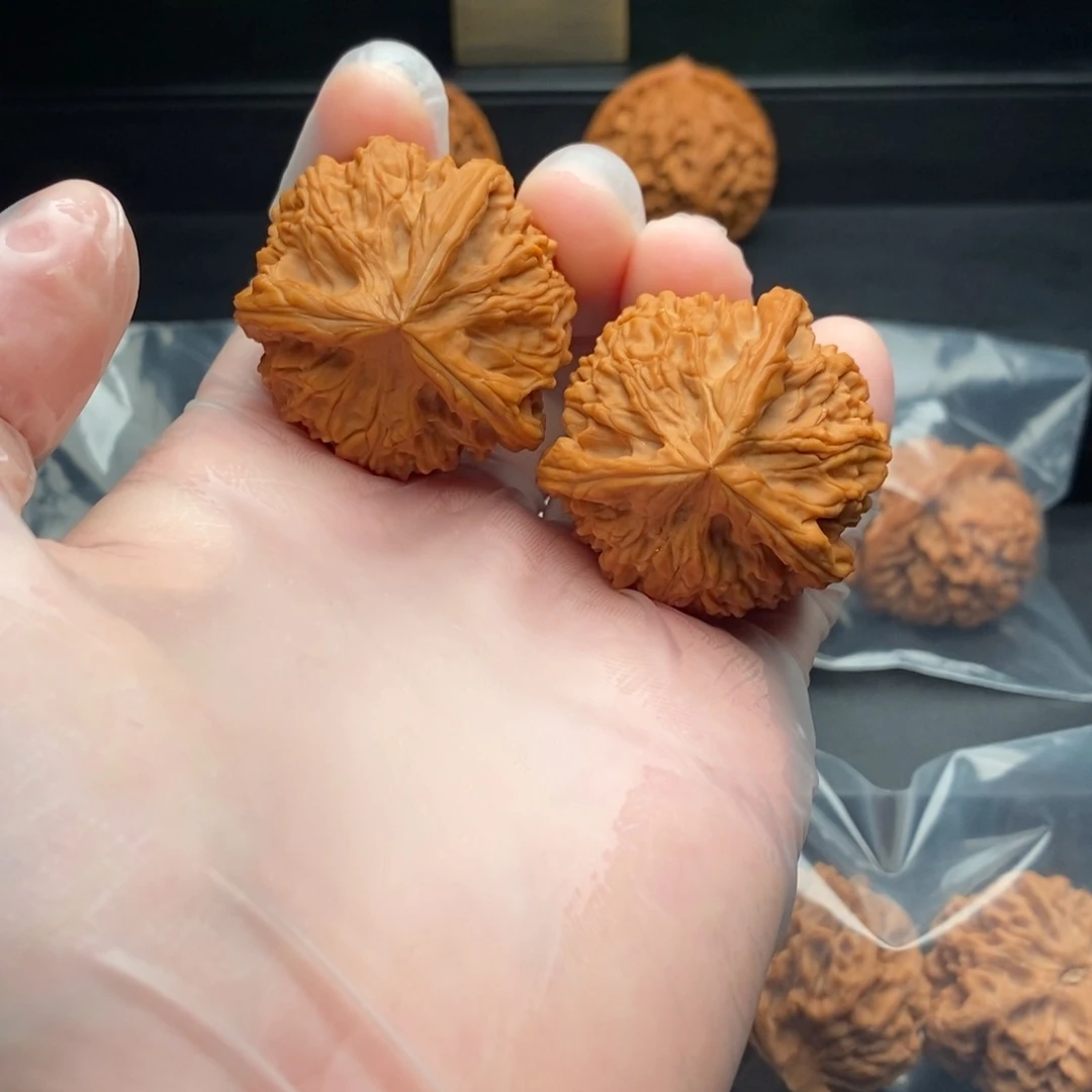 文玩核桃把件三棱38