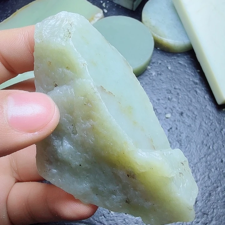 和田玉（糖玉）未镶嵌珠宝奇石