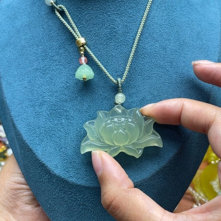 蛇纹石玉未镶嵌吊坠