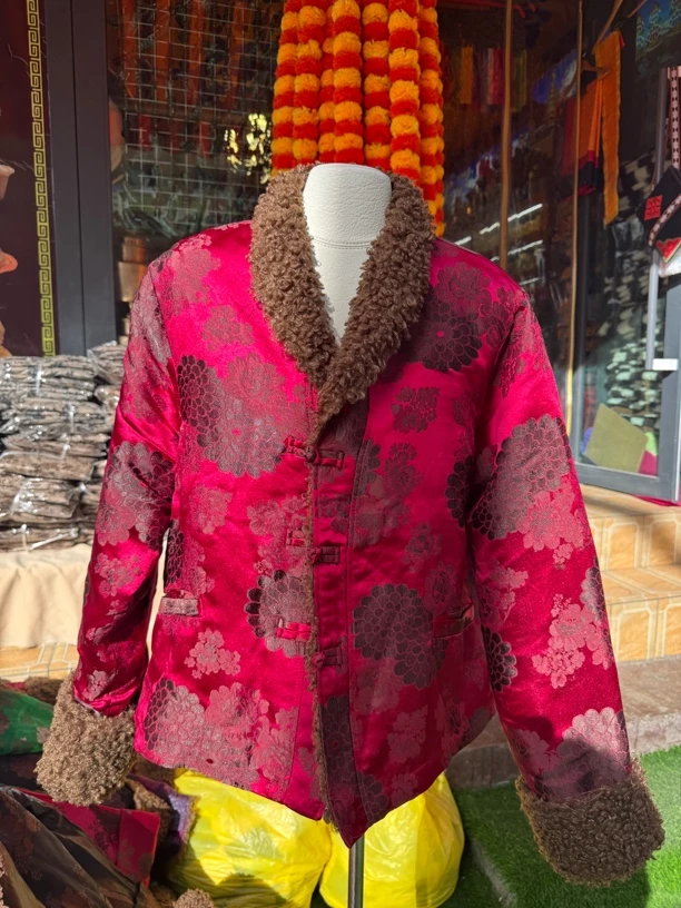 福利款领子带毛深红色