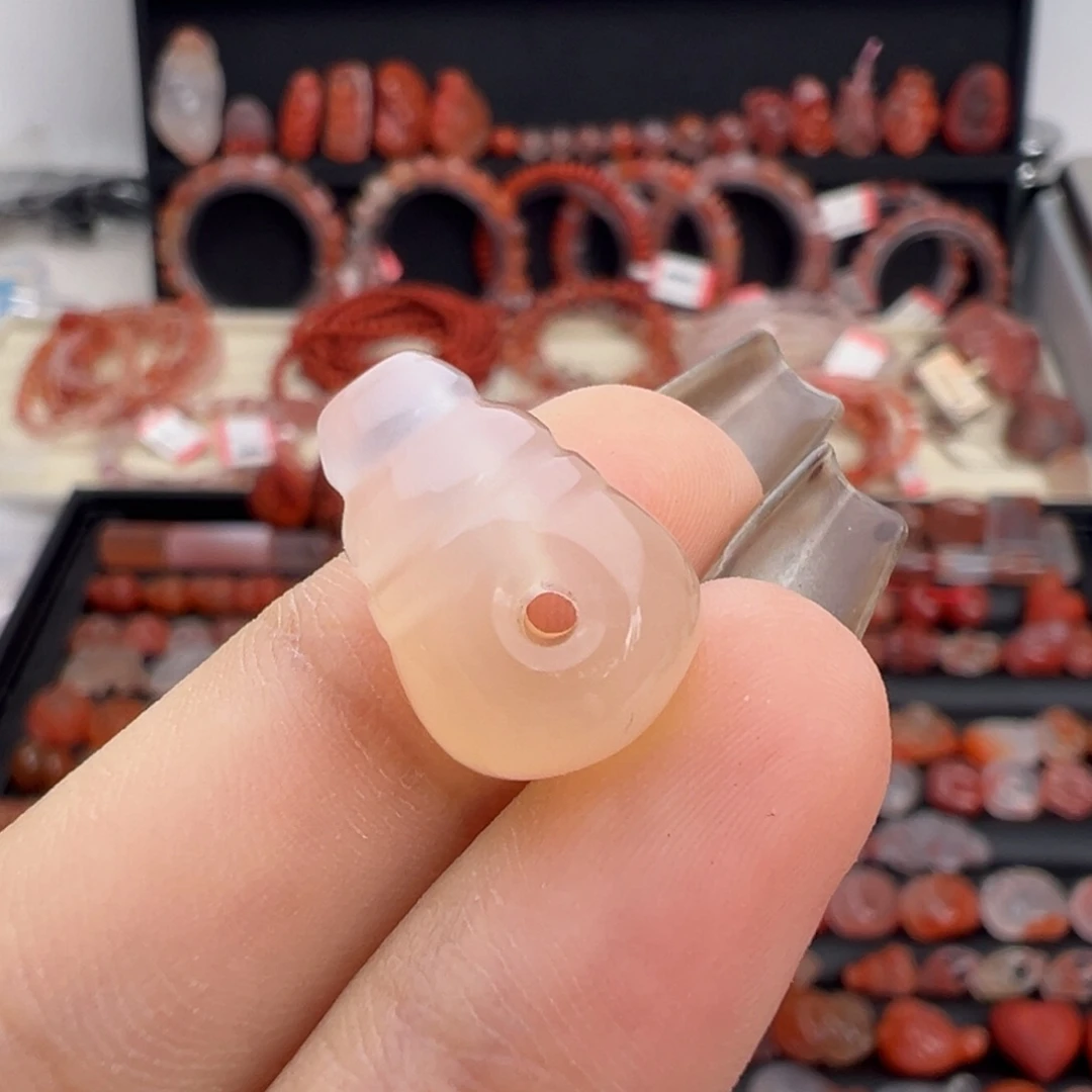 南红玛瑙未镶嵌颈饰三通