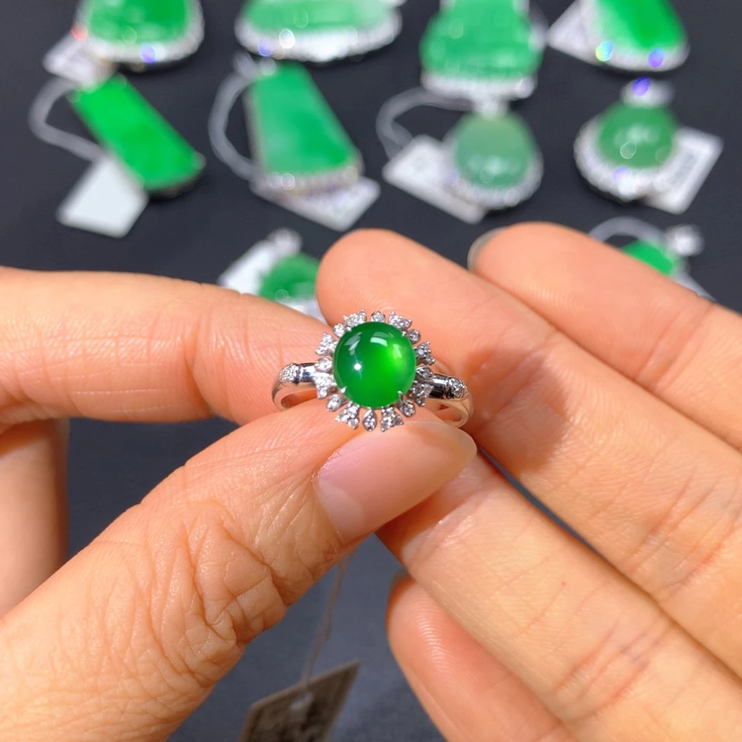 翡翠戒指18K金镶嵌翡翠