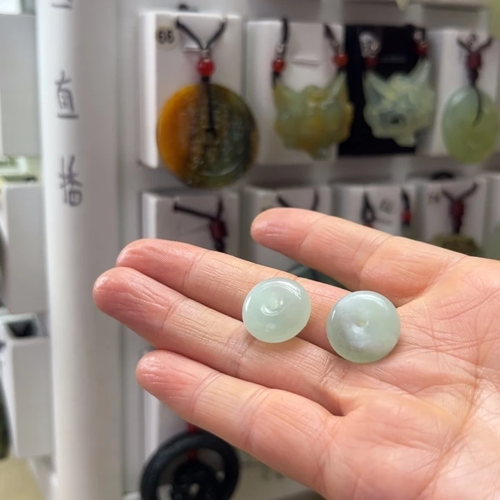 陌***、合金蛇纹石玉颈饰