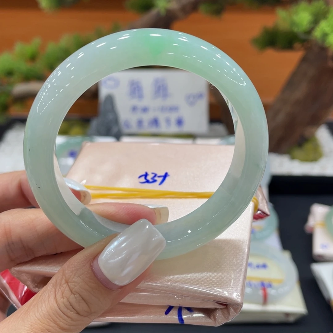 翡翠未镶嵌手镯缅甸翡翠